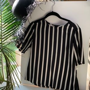 White House Black Market WHBM Style Black White Stripe Top XS Short Sleeve 🌴